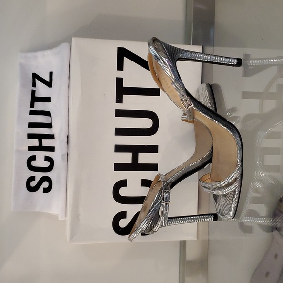 SCHUTZ women’s Metallic Silver Strappy shoe Size 7 With A 4" Heel new in box - Picture 2 of 8